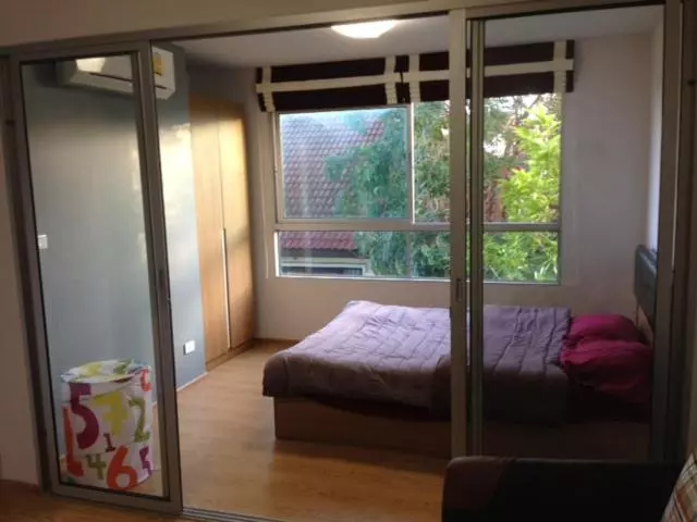 Hotelli D Condo Rattanathibet ดีคอนโด รัตนาธิเบศร์