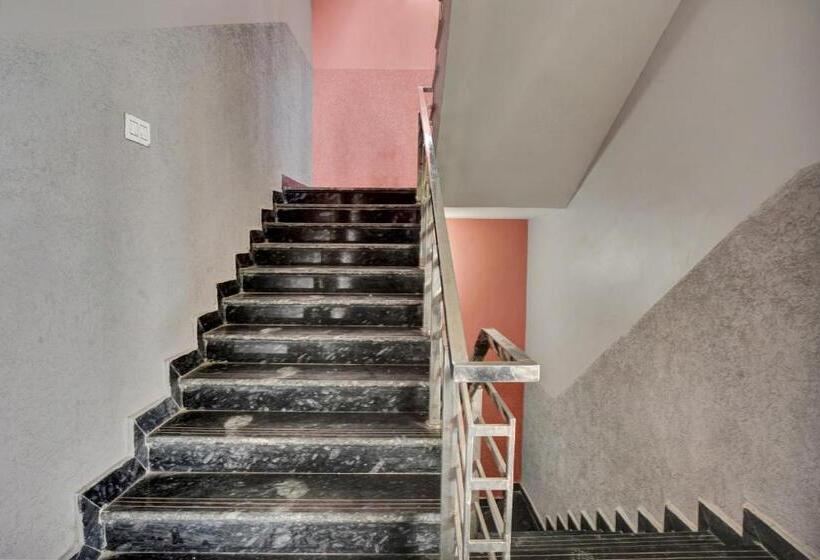 Отель Oyo Flagship 81277 Om Shanti Aavashiya