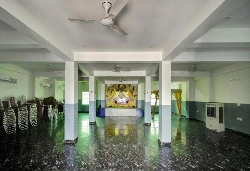 Отель Oyo Flagship 81277 Om Shanti Aavashiya