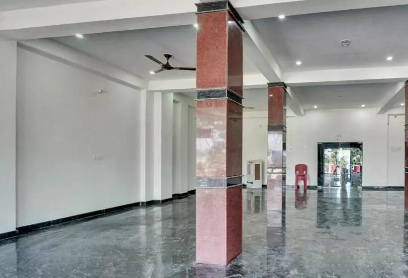 ホテル Oyo Flagship 81277 Om Shanti Aavashiya