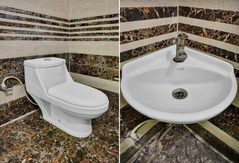 ホテル Oyo Flagship 81277 Om Shanti Aavashiya