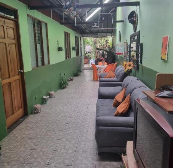 هتل Paradise Alajuela