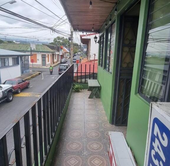 هتل Paradise Alajuela