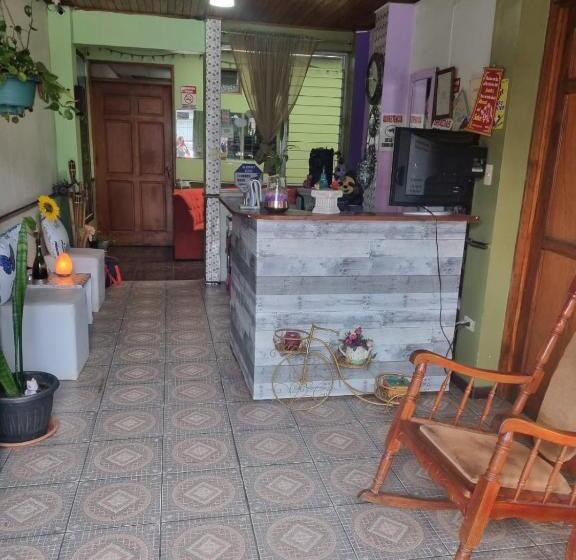 هتل Paradise Alajuela