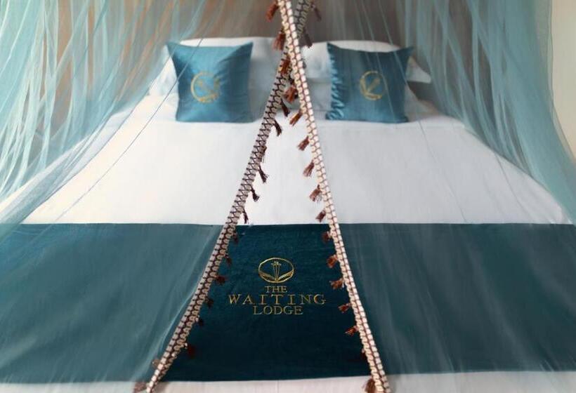 هتل The Waiting Lodge