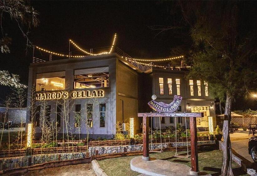 هتل The Waiting Lodge