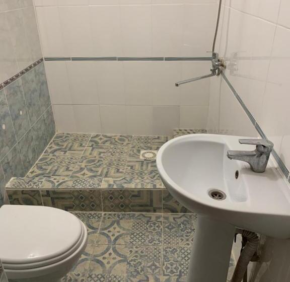 فندق على الطريق Linavi