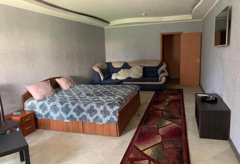 فندق على الطريق Linavi