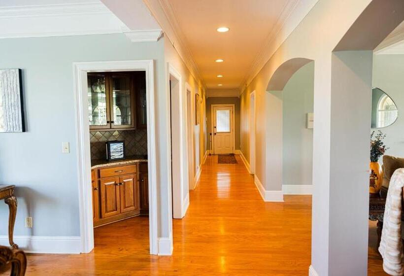 צימר Soulbeatz Country Mini Mansion W/ Pool & Putting Green