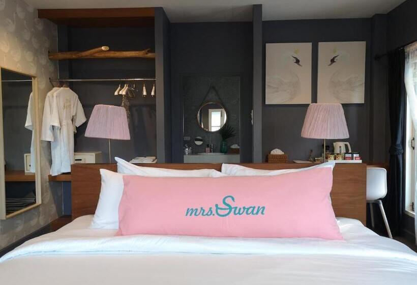 هتل Mrs. Swan