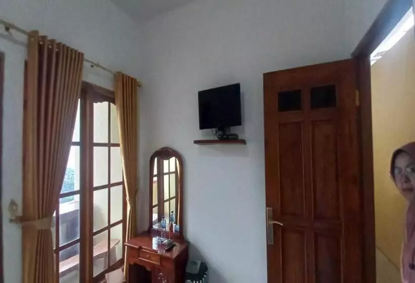 Hotelli Oyo 92533 Harjuna Guest House