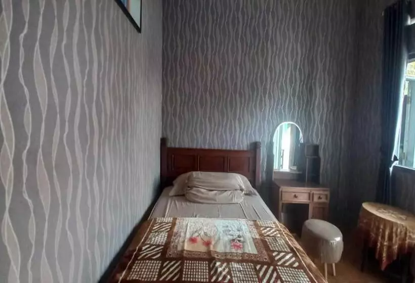 Hotelli Oyo 92533 Harjuna Guest House
