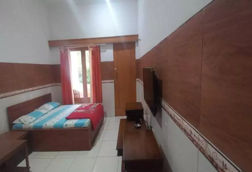 Hotelli Oyo 92533 Harjuna Guest House