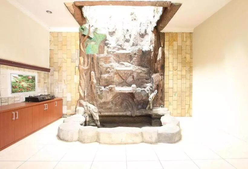 Hotelli Oyo 92533 Harjuna Guest House