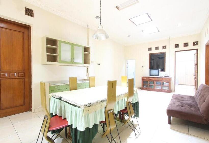 Hotel Oyo 92533 Harjuna Guest House