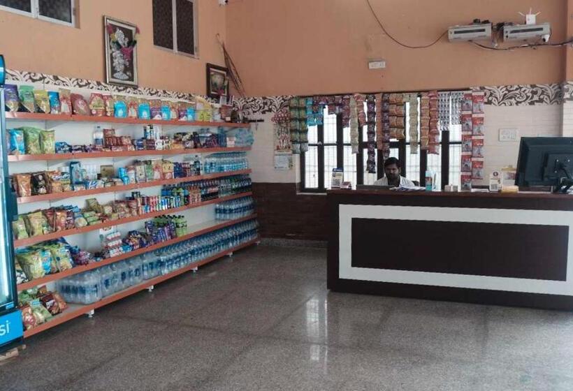 Oyo Hotel Purnima Palace