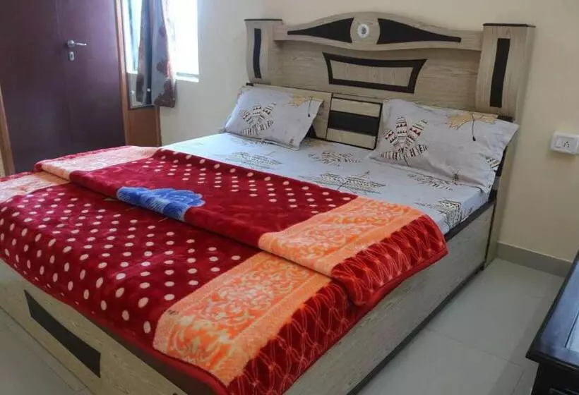 Oyo Hotel Purnima Palace