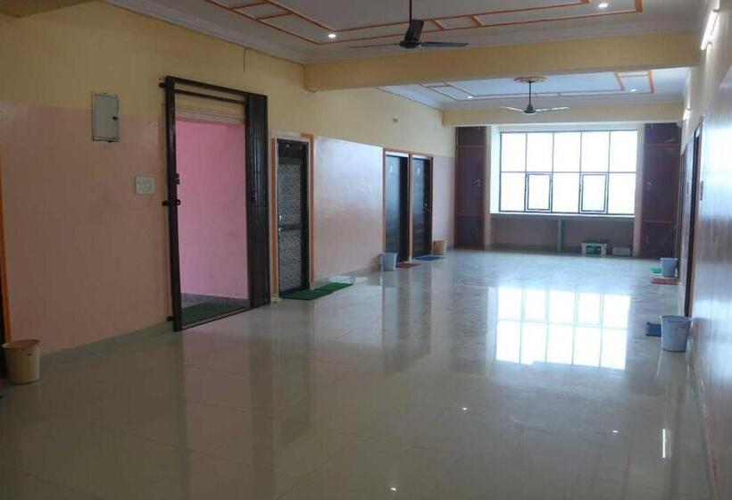 Oyo Hotel Purnima Palace