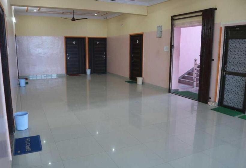 Oyo Hotel Purnima Palace