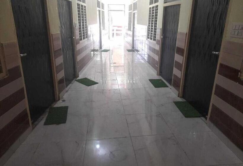 Oyo Hotel Signature Inn