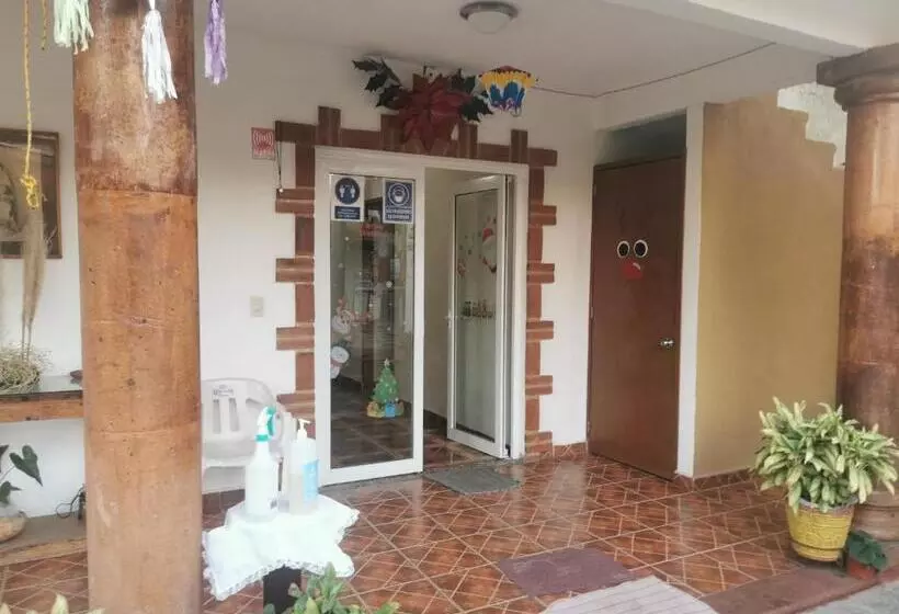 ペンション Casa Momotus