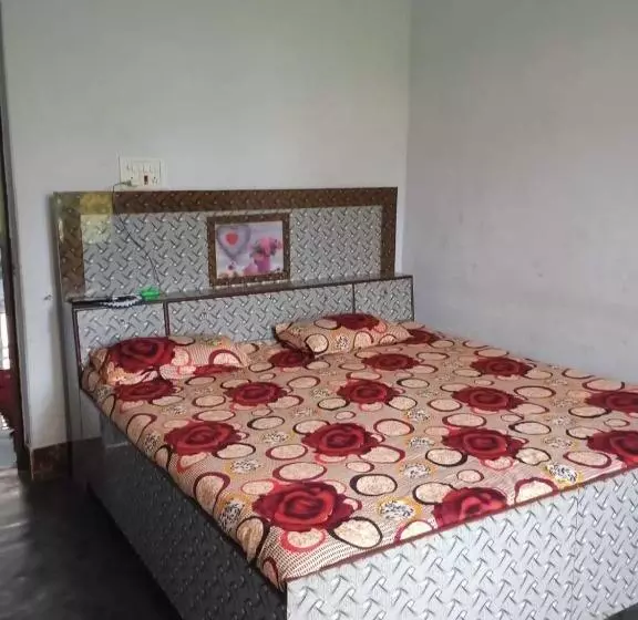 ペンション Oyo Home Neeta Homestay