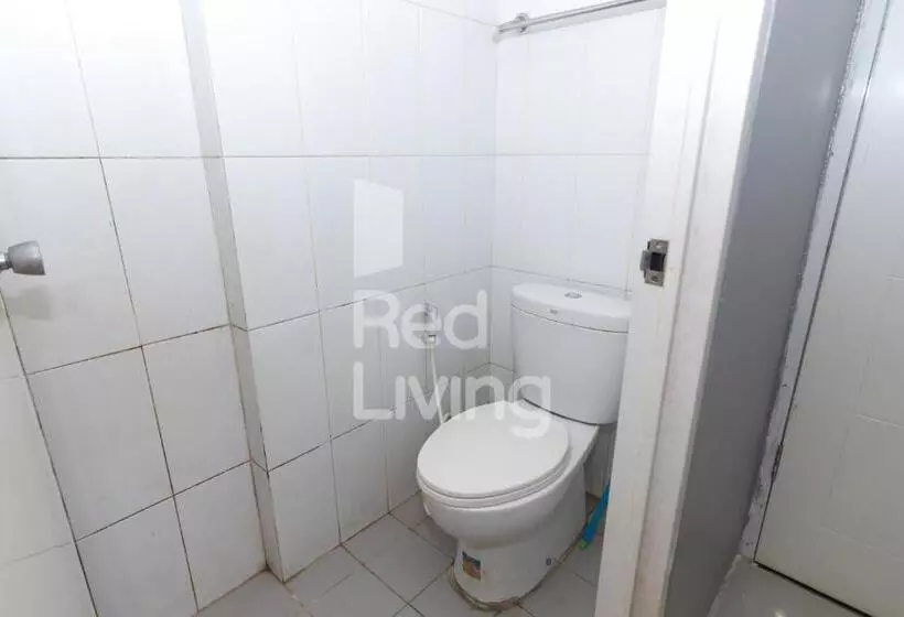 ペンション Redliving Apartemen Grand Sentraland   At Properti Tower Pink