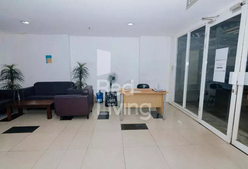 ペンション Redliving Apartemen Grand Sentraland   At Properti Tower Pink