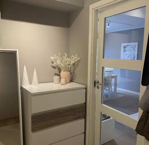ペンション Room In Apartment   Apartment With One Bedrooms And Parking In The City Of Stavanger