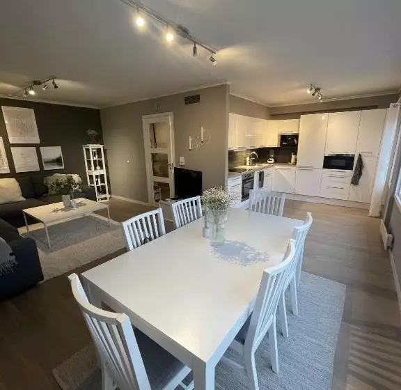 ペンション Room In Apartment   Apartment With One Bedrooms And Parking In The City Of Stavanger