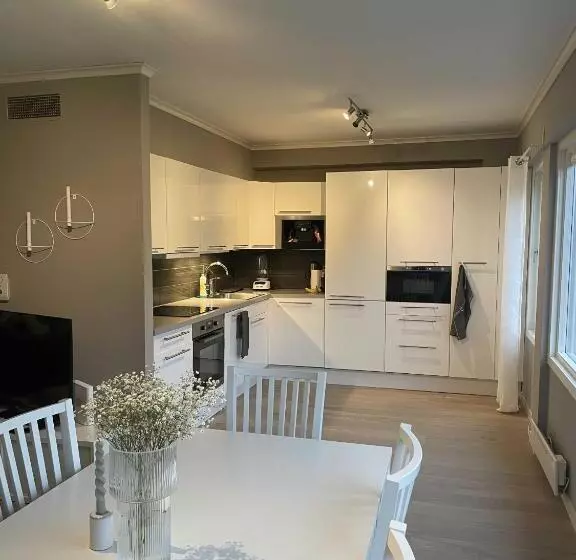 ペンション Room In Apartment   Apartment With One Bedrooms And Parking In The City Of Stavanger