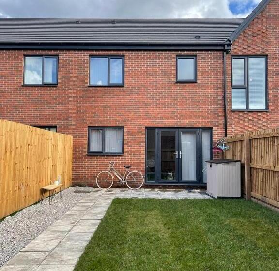 膳宿费 Two Dogs Live Here