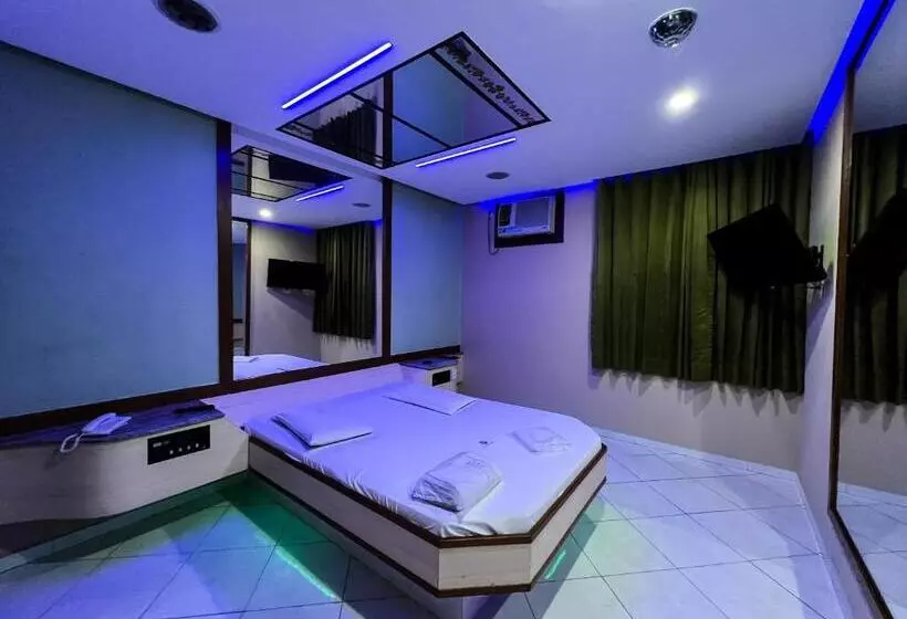 Status Motel