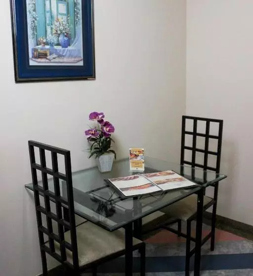Status Motel