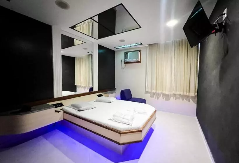 Status Motel