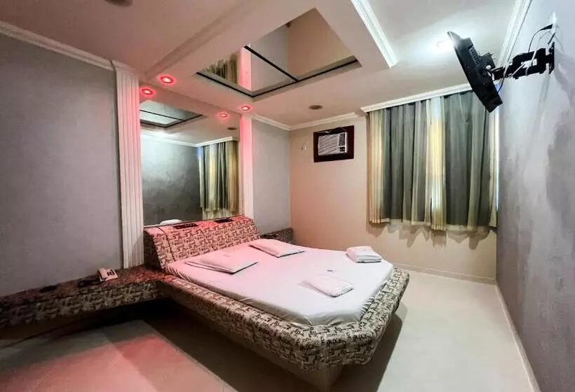Status Motel