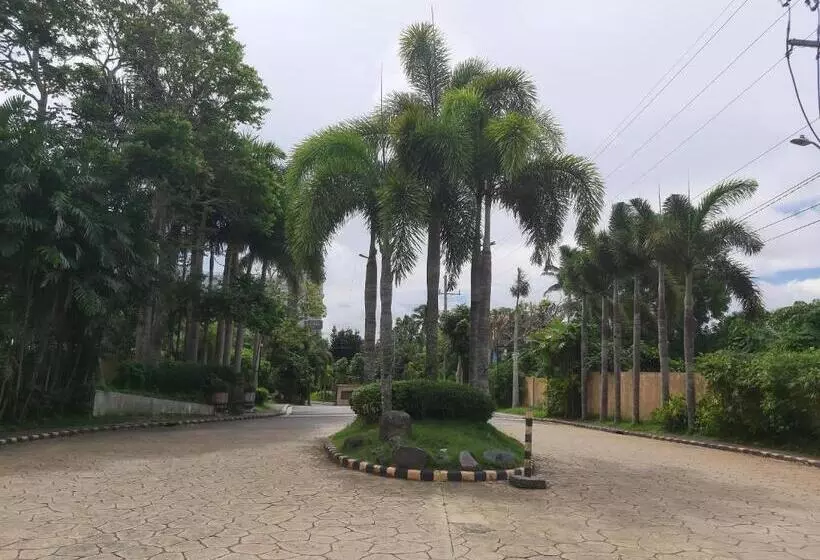 Affordable Tagaytay Monteluce 2 Br Loft With Pool 32