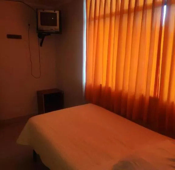 ユースホステル Hospedaje El Pino