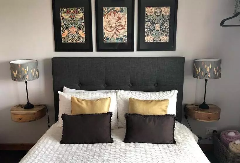 Bed and Breakfast Aurora