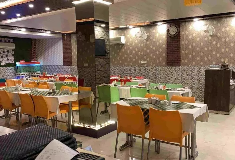 ホテル Aalishan Residency
