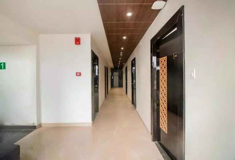 ホテル Aalishan Residency