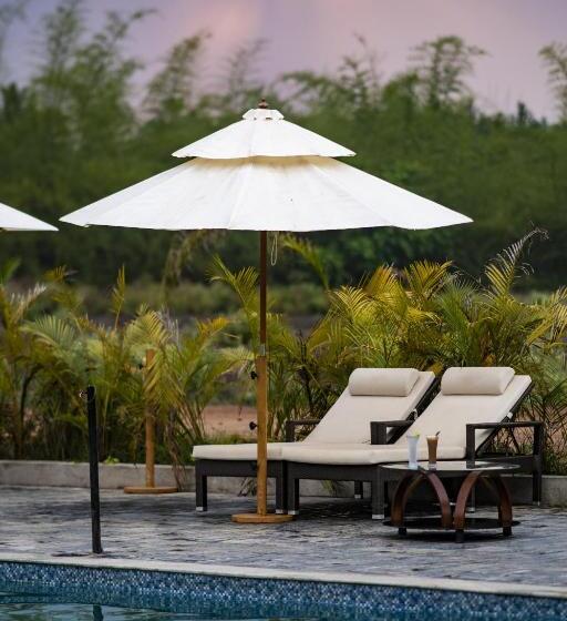 Отель Coorg Maharaja Resort And Spa