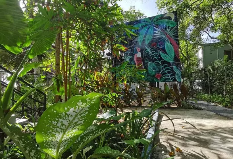 Hotelli Endlessblue Resort Kalametiya