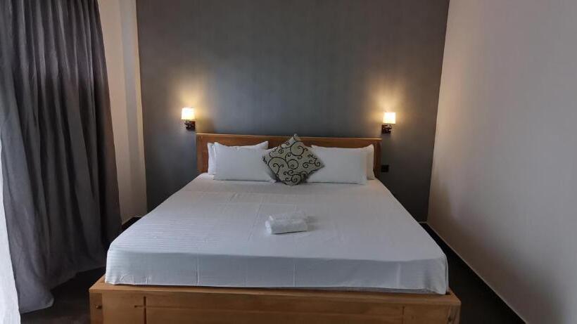 בית מלון כפרי Endlessblue Resort Kalametiya