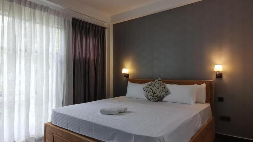 בית מלון כפרי Endlessblue Resort Kalametiya