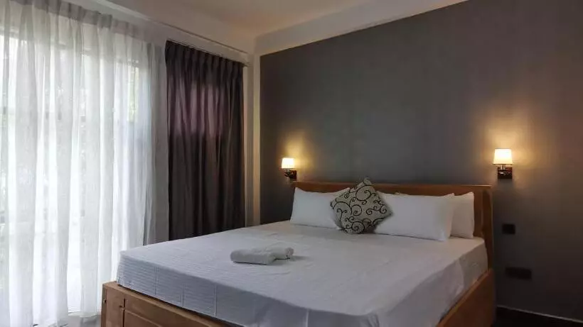 Hotelli Endlessblue Resort Kalametiya