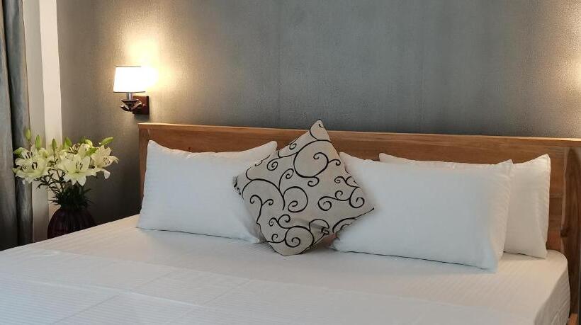 בית מלון כפרי Endlessblue Resort Kalametiya