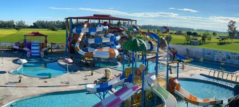 בית מלון כפרי H2o Fun Resort