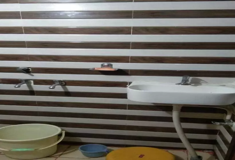 Hotelli Oyo Shri Veni Madhav