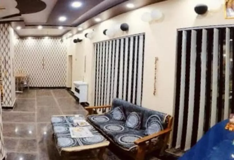 Hotelli Oyo Shri Veni Madhav